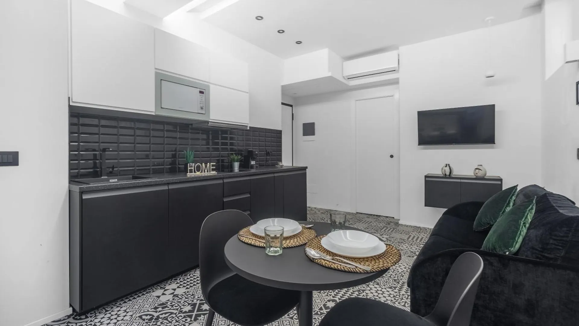 Pag60 -Crescenzago-Luxury Green House Milan Apartment