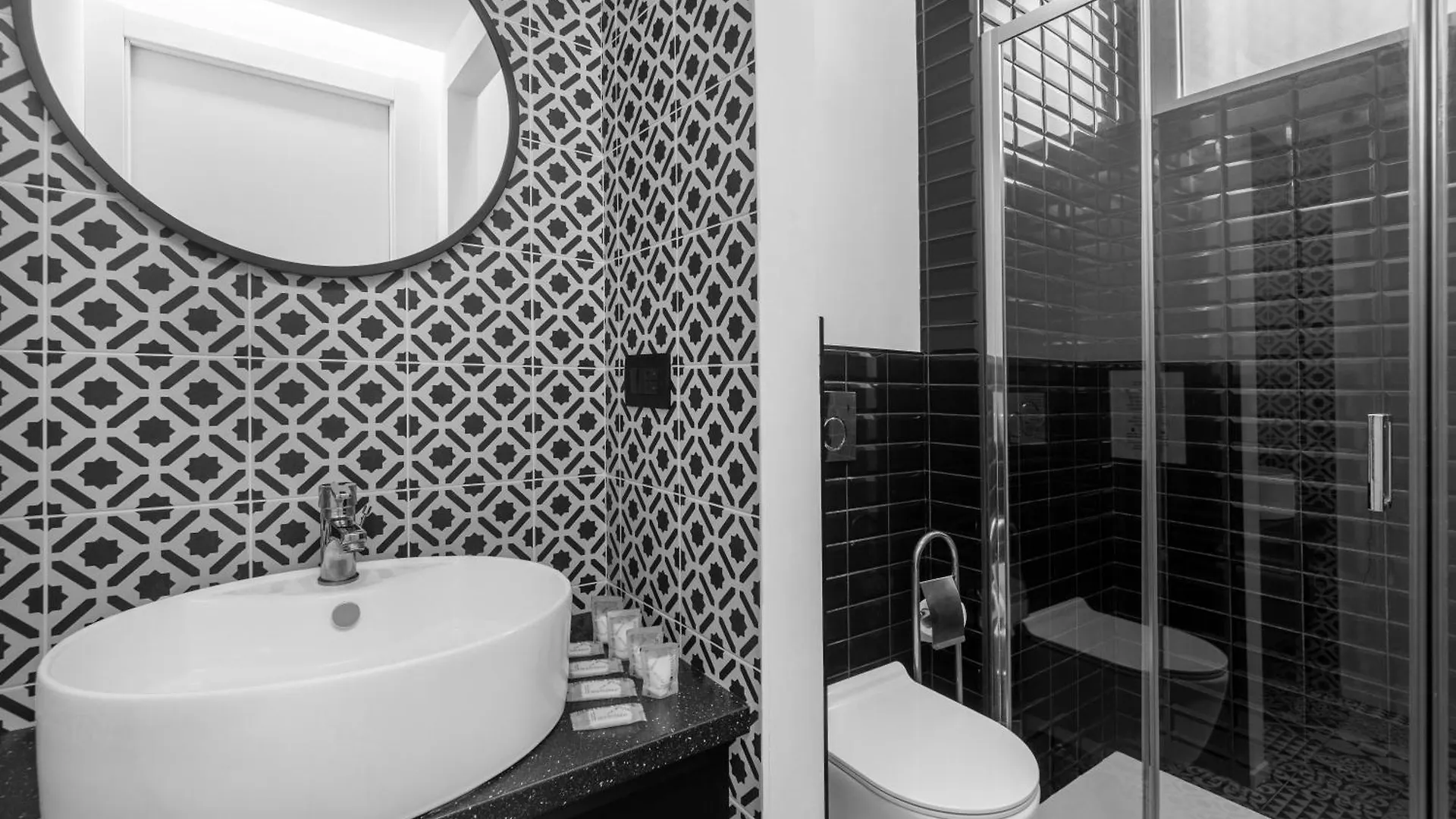 Pag60 -Crescenzago-Luxury Green House Milan Apartment